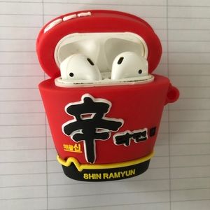 Apple AirPods in an awesome Ramen case 😎🤩